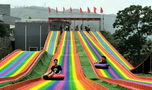 庆城七彩旱滑儿童彩虹滑梯游乐设备景区旱地滑雪圈网红旱雪滑道